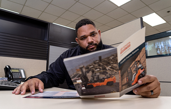 Floorplanning_TICF_Brochure Professional Handshake